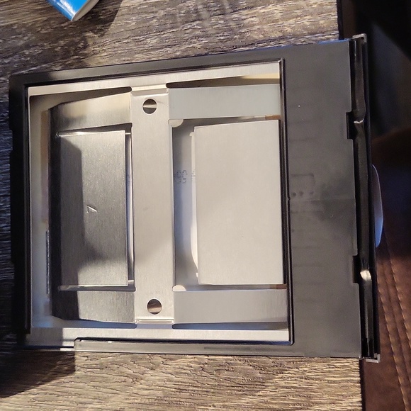 Polaroid 600 Series Camera - Picture 7 of 9